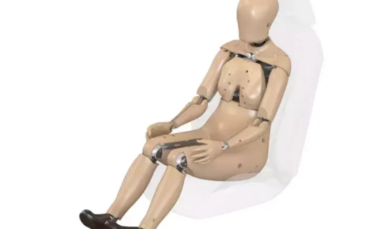 У США затвердили жіночий манекен для краш-тестів авто, щоб враховувати жіночу фізіологію