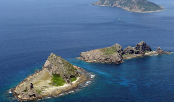 Корабель ВМС КНР увійшов до зони, що прилягає до спірних островів Сенкаку