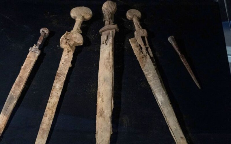 У печері біля Мертвого моря вчені знайшли римські мечі