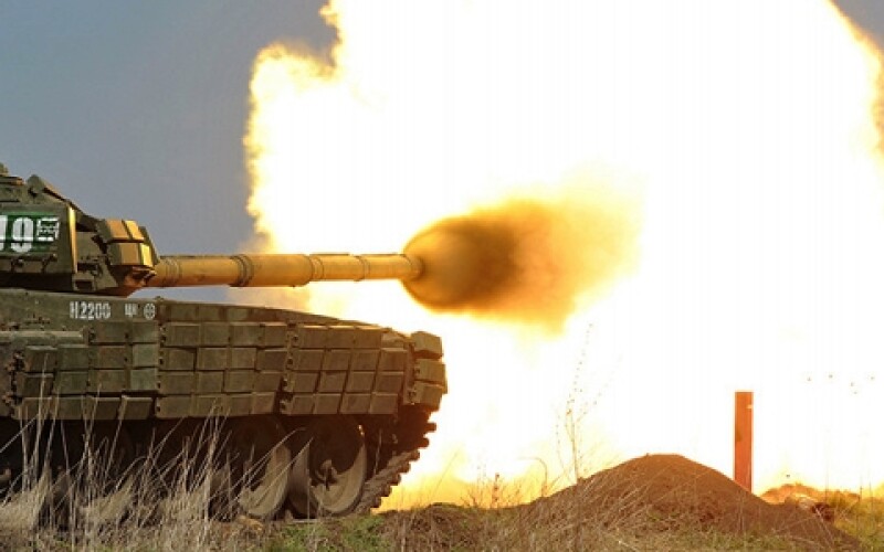 Танк армії РФ знищив групу російських військових