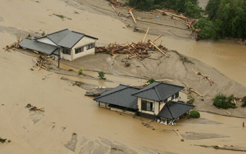 В Японії близько 850 тисяч осіб евакуювали через зливу