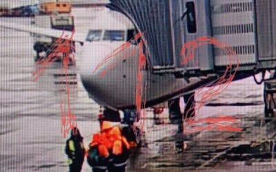 В аеропорту Шереметьєво пасажирка на борту літака пожартувала, що везе бомбу