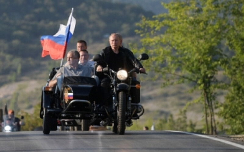 Київ висловив протест через поїздку Путіна до анексованого Криму