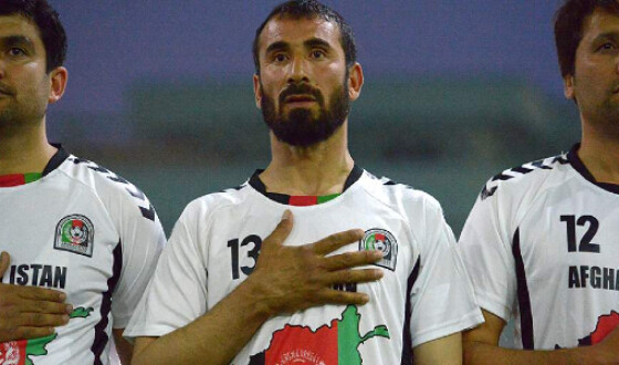 Футболіст збірної Афганістану намагався полетіти на шасі літака і помер