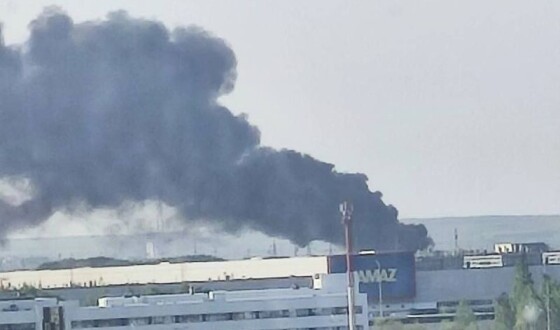 У рф виникла масштабна пожежа на заводі «КамАЗ»