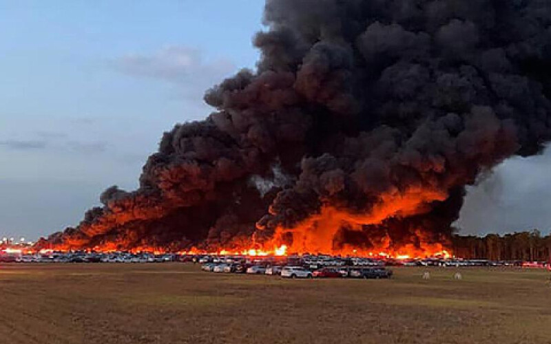 Велика пожежа знищила в США 3,5 тисячі автомобілів для каршерінгу