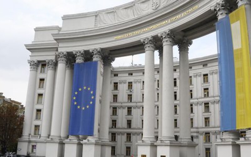 МИД Украины открывает новые визовые центры