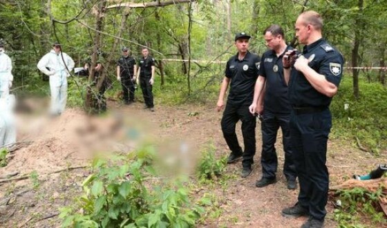На Київщині виявили масове поховання розстріляних людей на колишніх позиціях росіян
