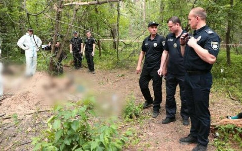 На Київщині виявили масове поховання розстріляних людей на колишніх позиціях росіян