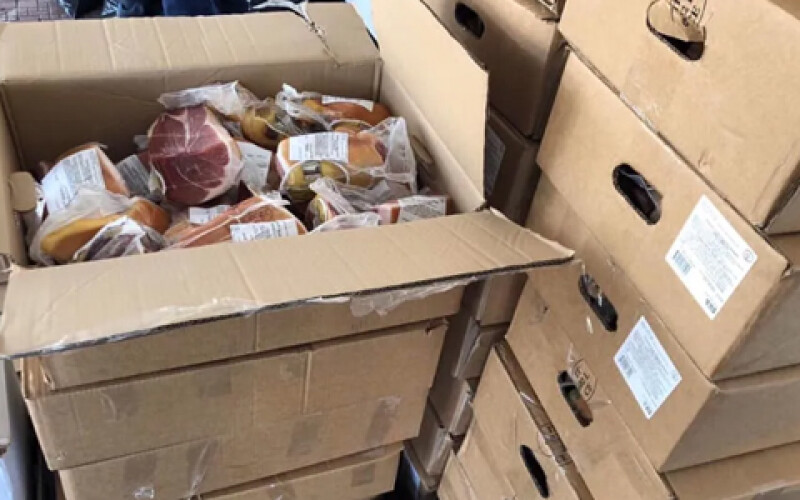 Закарпатські митники вилучили 1 тонну харчів з Італії