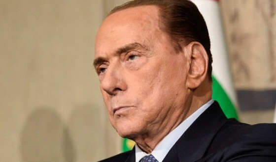 Берлусконі звинуватили у порушенні санкцій через подарунок Путіна