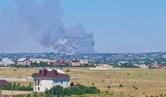 У Чорнобаївці пролунали вибухи: на околиці села підіймається густий дим