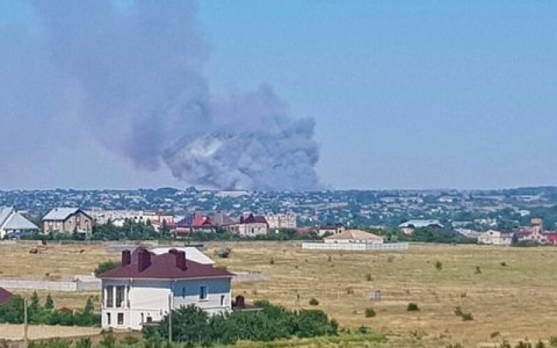 У Чорнобаївці пролунали вибухи: на околиці села підіймається густий дим