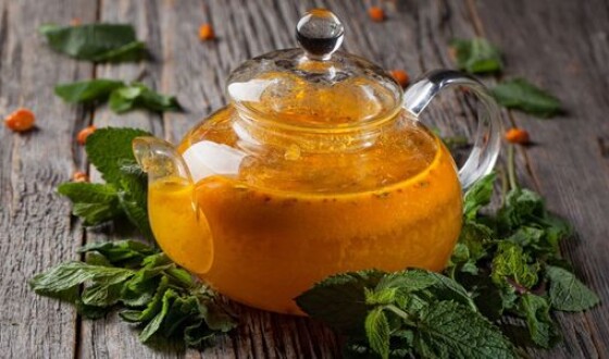 Облепиховый чай имеет целебные свойства и поможет поддержать здоровье