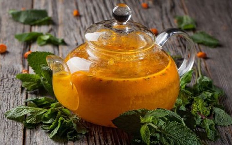 Облепиховый чай имеет целебные свойства и поможет поддержать здоровье