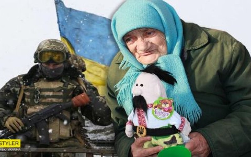 В Днепре 88-летняя бабушка-волонтер помогает бойцам АТО