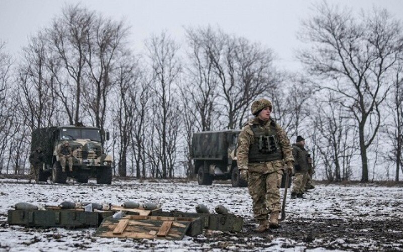Один військовий загинув, четверо поранені на Донбасі &#8211; штаб