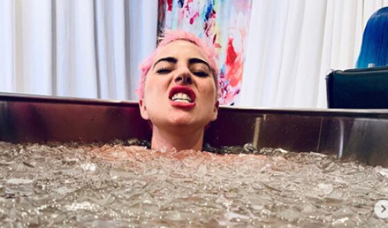 Леди Гага призналась, что часто принимает ледяную баню