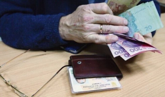 На квітень заплановано підвищення пенсій українцям, які працюють