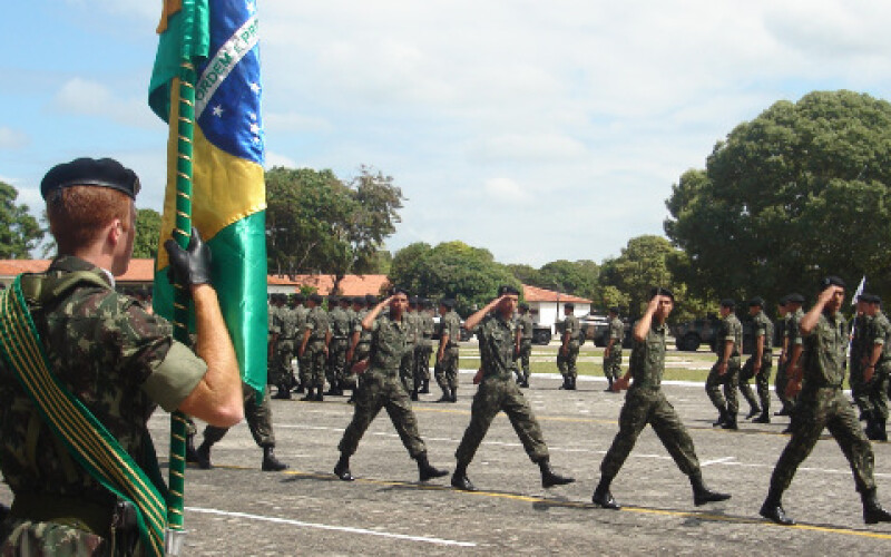 Троє воєначальників в Бразилії подали у відставку