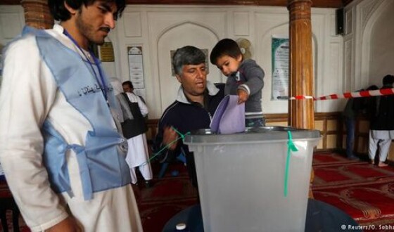 Вибори в Афганістані: голосування на тлі вибухів та хаосу