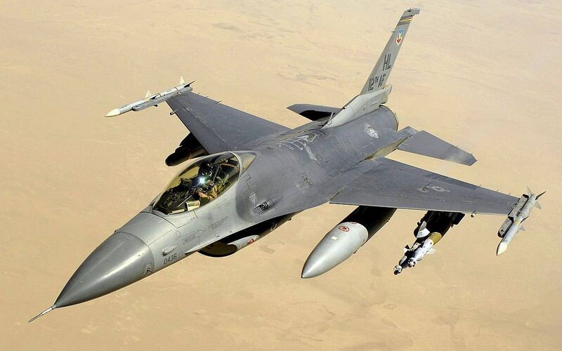 У Британії розповіли про причини постачання F-16 Україні