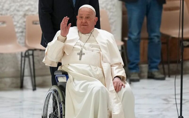 Папа Римський заповів гроші на покупку машин швидкої допомоги для України