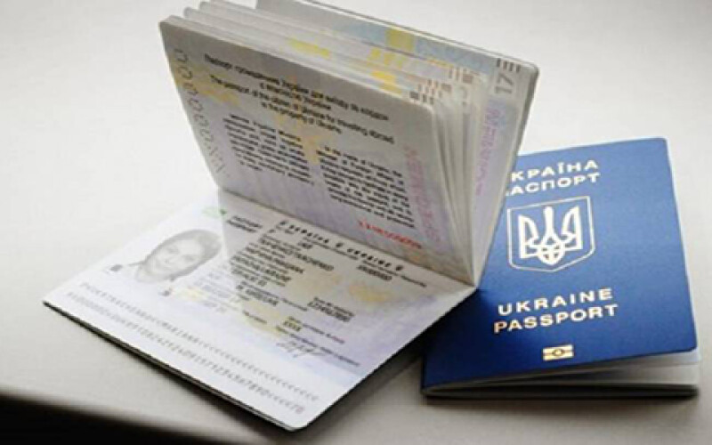 Украинцы оформили более миллиона биометрических загранпаспортов