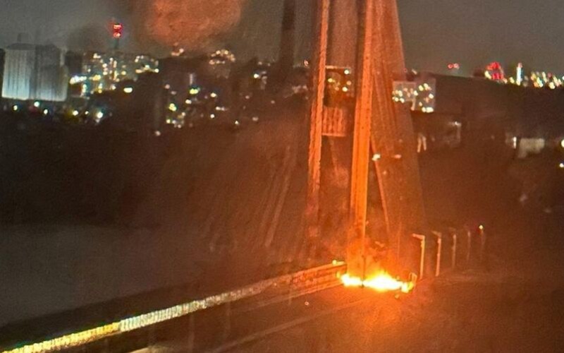 Росія вдруге за день атакувала Південний міст у Києві
