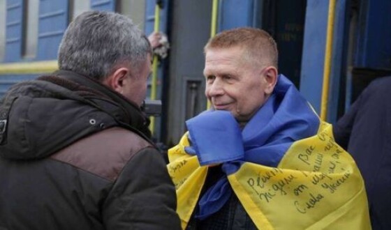 Врач, освобожденный из плена боевиков, вернулся на Луганщину