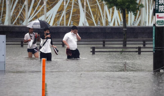 На заході Японії 14 тисяч жителів евакуюють через зливи