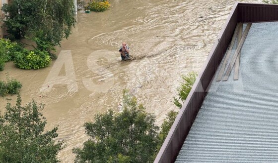 У Краснодарському краї через негоду обвалився міст