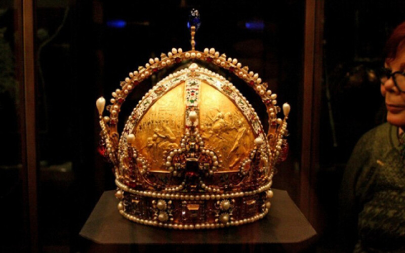 Корона Карла IX похищена в Швеции