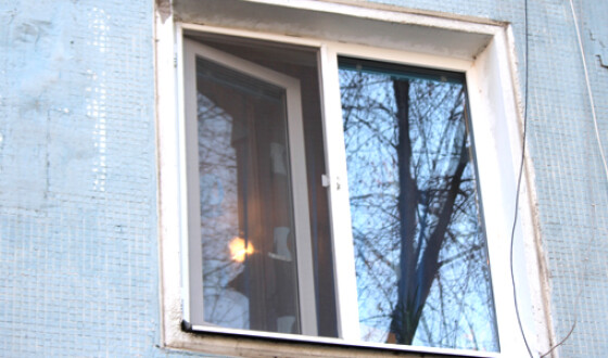 В Александрии мужчина толкнул соседа из окна многоэтажки