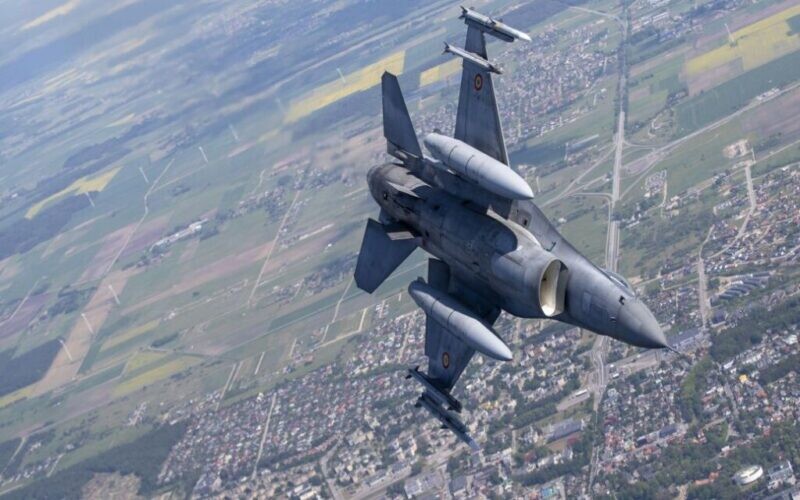Українські пілоти пройдуть навчання на винищувачах F-16 наступного літа