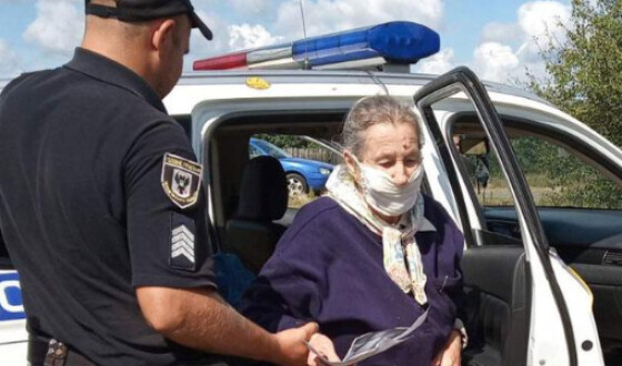 На Чернігівщині поліція розшукала 84-річну бабусю, яка заблукала в лісі