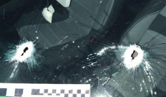 Под Ровно неизвестный расстрелял автомобиль и дом главы ОТО