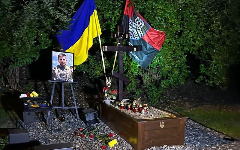 Жінку, яка розгромила у Києві могили військових ЗСУ, помістили до психіатричної лікарні