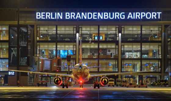 Аеропорт Берлін-Бранденбург тимчасово призупиняв роботу через невідомі дрони