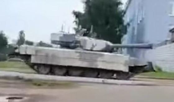 Росіяни вперше показали опціонально безекіпажний танк «Штурм»