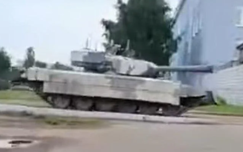 Росіяни вперше показали опціонально безекіпажний танк «Штурм»