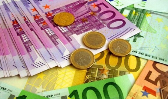 Курс євро вперше за два роки піднявся вище за 33 гривні