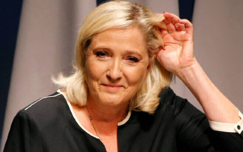 У Франції вимагають розслідувати фінансування партії Ле Пен Росією