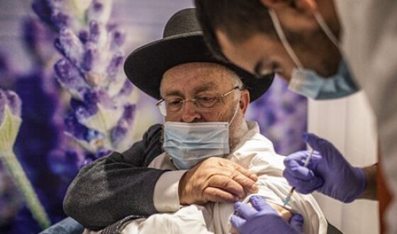 Прем&#8217;єр-міністр Ізраїлю заявив, що штам «омікрон» викликав п&#8217;яту хвилю коронавірусу