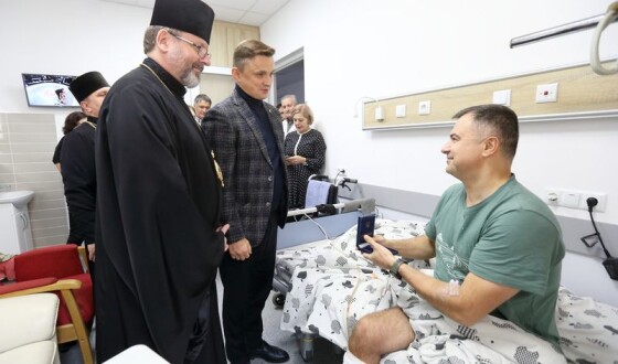 Глава УГКЦ відвідав у лікарні на Тернопільщині пораненого бійця