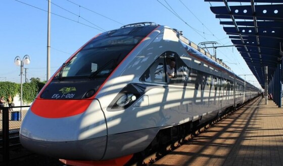 Швидкісний поїзд з Києва до Одеси повертають на лінію