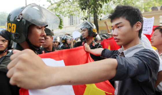 У В&#8217;єтнамі чотири людини загинули в зіткненнях поліції і мітингувальників