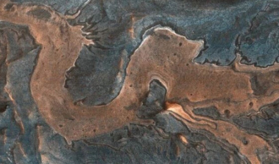 На снимках с Марса ученые увидели очертания дракона