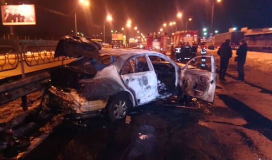 В Киеве неизвестный подорвал гранатой автомобиль