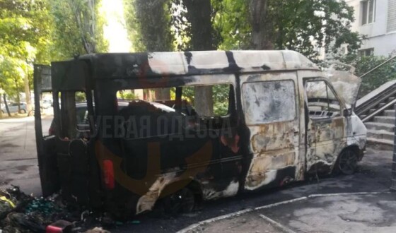 В Одесі зловмисники, завербовані рф, здійснили підпал 5 авто військових